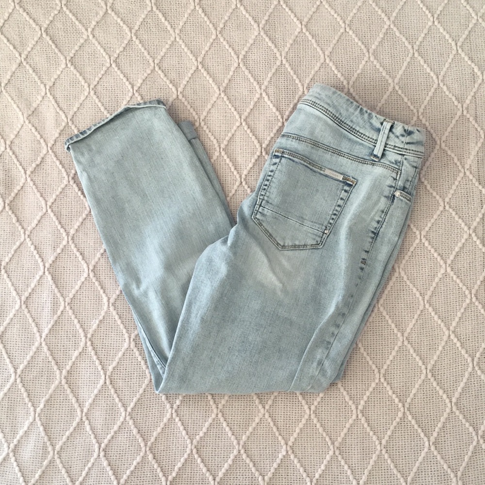 5/$20💙 Crop jeans by Chico’s